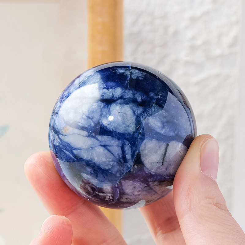 Blue and white porcelain ball (Comes with a base)